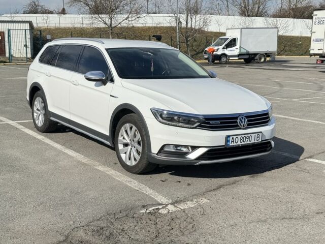 Білий Фольксваген Пассат Варіант, об'ємом двигуна 2 л та пробігом 260 тис. км за 19999 $, фото 1 на Automoto.ua