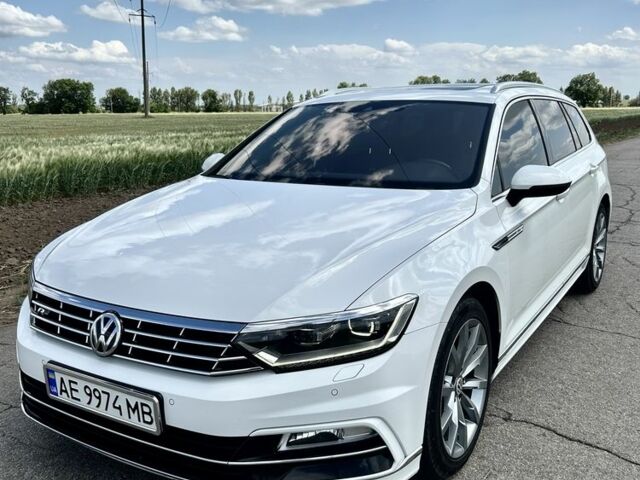 Белый Фольксваген Пассат Вариант, объемом двигателя 2 л и пробегом 288 тыс. км за 17999 $, фото 6 на Automoto.ua