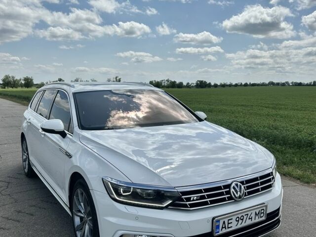 Белый Фольксваген Пассат Вариант, объемом двигателя 2 л и пробегом 288 тыс. км за 17999 $, фото 1 на Automoto.ua