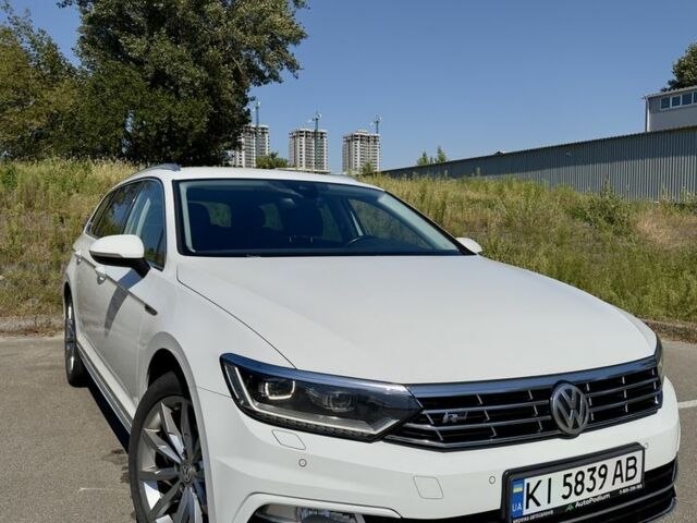 Білий Фольксваген Пассат Варіант, об'ємом двигуна 2 л та пробігом 197 тис. км за 20800 $, фото 3 на Automoto.ua