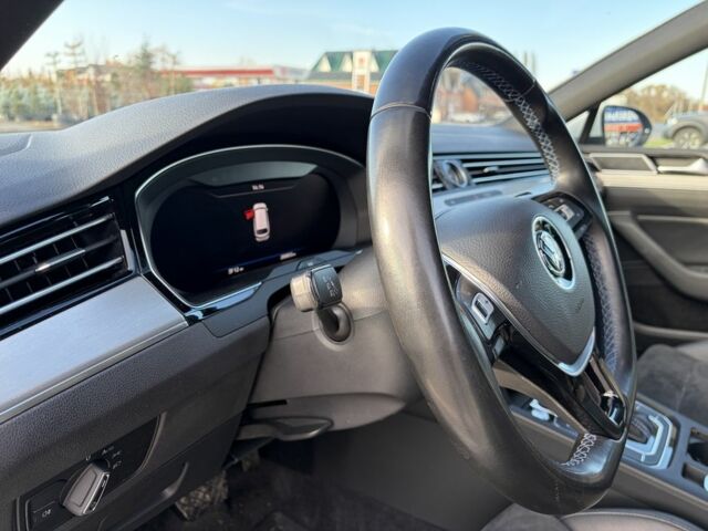 Білий Фольксваген Пассат Варіант, об'ємом двигуна 1.4 л та пробігом 200 тис. км за 18999 $, фото 9 на Automoto.ua