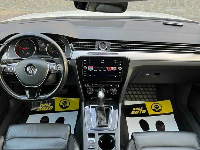 Білий Фольксваген Пассат Варіант, об'ємом двигуна 2 л та пробігом 205 тис. км за 17500 $, фото 13 на Automoto.ua