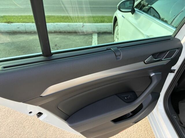 Білий Фольксваген Пассат Варіант, об'ємом двигуна 1.4 л та пробігом 200 тис. км за 18999 $, фото 10 на Automoto.ua