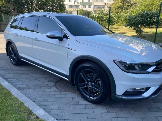 Білий Фольксваген Пассат Варіант, об'ємом двигуна 2 л та пробігом 193 тис. км за 25500 $, фото 17 на Automoto.ua