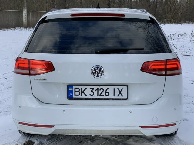Білий Фольксваген Пассат Варіант, об'ємом двигуна 2 л та пробігом 229 тис. км за 12700 $, фото 4 на Automoto.ua