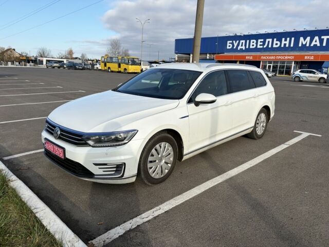 Білий Фольксваген Пассат Варіант, об'ємом двигуна 1.4 л та пробігом 200 тис. км за 18999 $, фото 2 на Automoto.ua