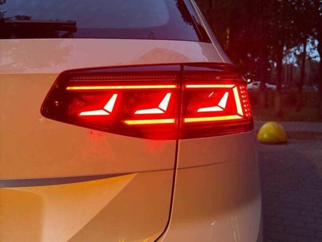 Фольксваген Пассат Вариант 2020 в Киеве на Automoto.ua Белый Фольксваген Пассат Вариант, объемом двигателя 2 л и пробегом 199 тыс. км за 25999 $, фото 13 на Automoto.ua