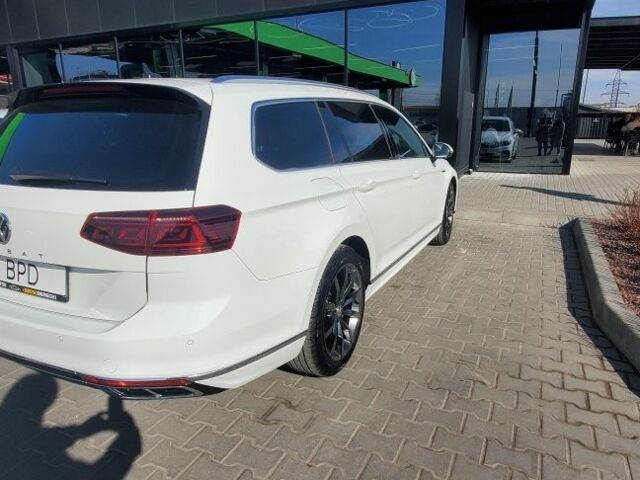 Белый Фольксваген Пассат Вариант, объемом двигателя 2 л и пробегом 210 тыс. км за 25000 $, фото 4 на Automoto.ua