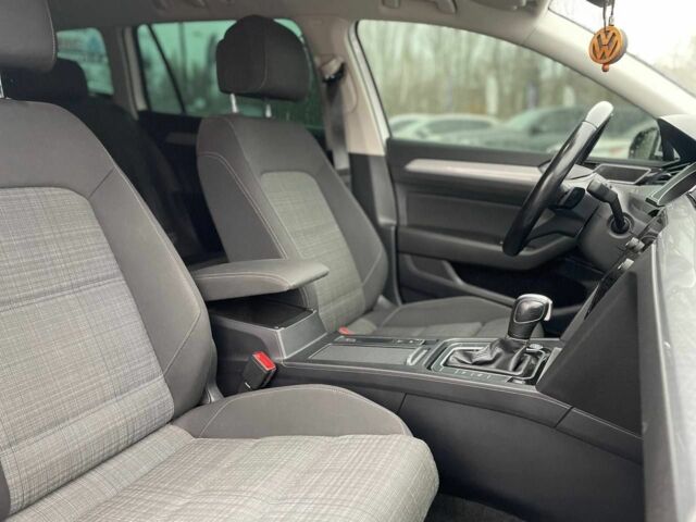 Белый Фольксваген Пассат Вариант, объемом двигателя 2 л и пробегом 265 тыс. км за 19500 $, фото 17 на Automoto.ua