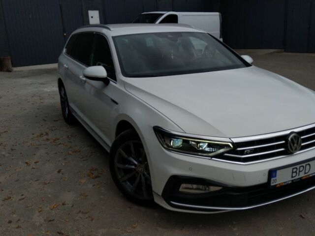 Белый Фольксваген Пассат Вариант, объемом двигателя 2 л и пробегом 210 тыс. км за 25000 $, фото 12 на Automoto.ua