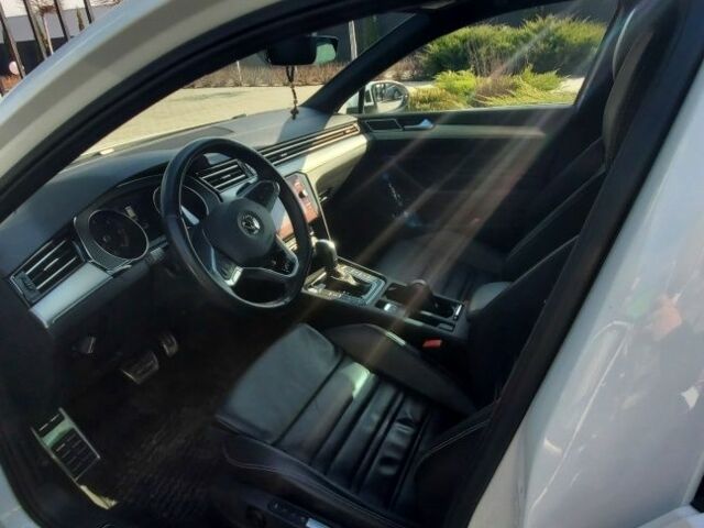 Белый Фольксваген Пассат Вариант, объемом двигателя 2 л и пробегом 210 тыс. км за 25000 $, фото 6 на Automoto.ua