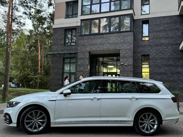 Фольксваген Пассат Вариант 2020 в Киеве на Automoto.ua Белый Фольксваген Пассат Вариант, объемом двигателя 2 л и пробегом 199 тыс. км за 25999 $, фото 3 на Automoto.ua