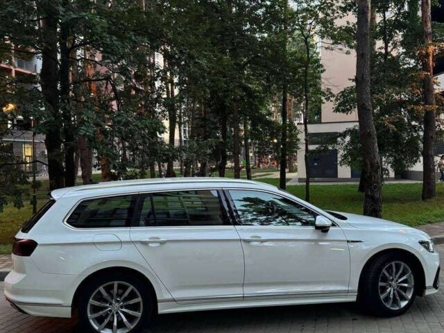 Фольксваген Пассат Вариант 2020 в Киеве на Automoto.ua Белый Фольксваген Пассат Вариант, объемом двигателя 2 л и пробегом 199 тыс. км за 25999 $, фото 8 на Automoto.ua