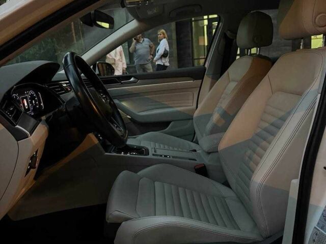 Фольксваген Пассат Вариант 2020 в Киеве на Automoto.ua Белый Фольксваген Пассат Вариант, объемом двигателя 2 л и пробегом 199 тыс. км за 25999 $, фото 12 на Automoto.ua