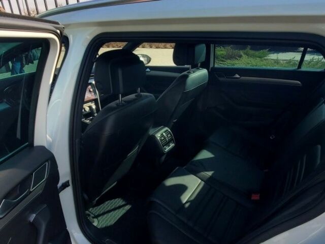 Белый Фольксваген Пассат Вариант, объемом двигателя 2 л и пробегом 210 тыс. км за 25000 $, фото 5 на Automoto.ua