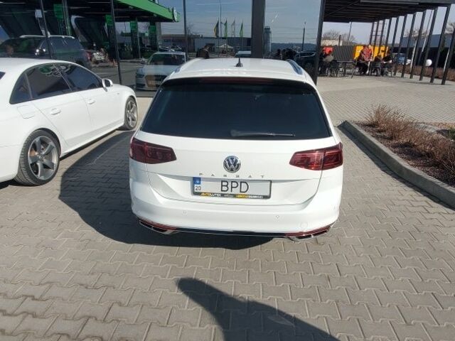 Белый Фольксваген Пассат Вариант, объемом двигателя 2 л и пробегом 210 тыс. км за 25000 $, фото 3 на Automoto.ua