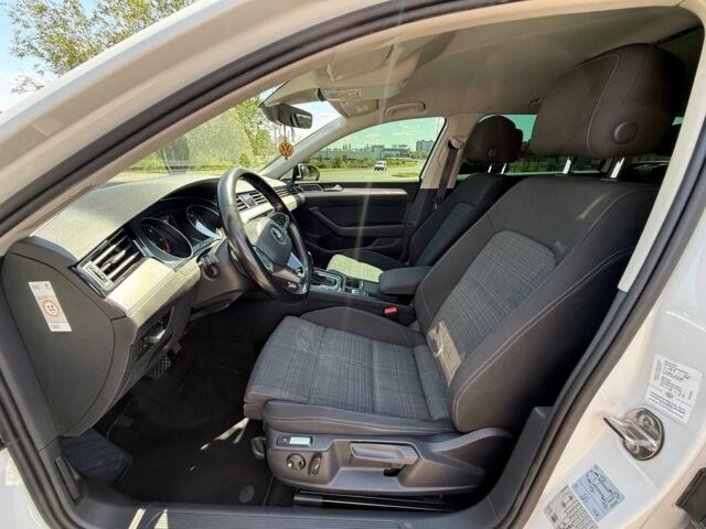 Белый Фольксваген Пассат Вариант, объемом двигателя 2 л и пробегом 263 тыс. км за 18100 $, фото 7 на Automoto.ua