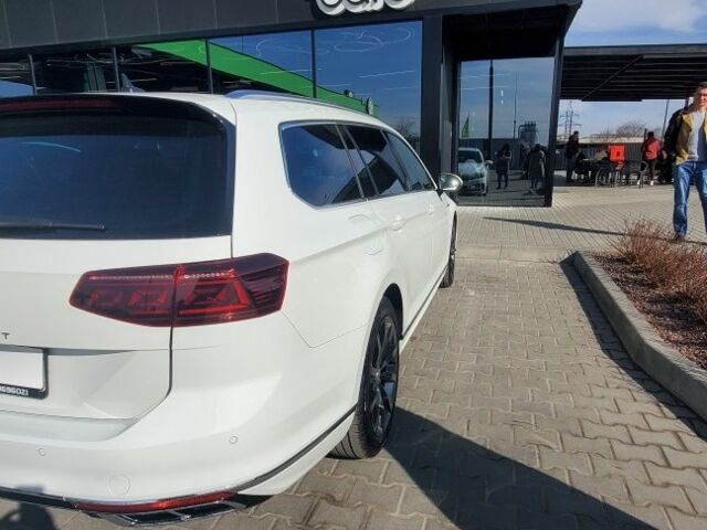 Белый Фольксваген Пассат Вариант, объемом двигателя 2 л и пробегом 210 тыс. км за 25000 $, фото 2 на Automoto.ua