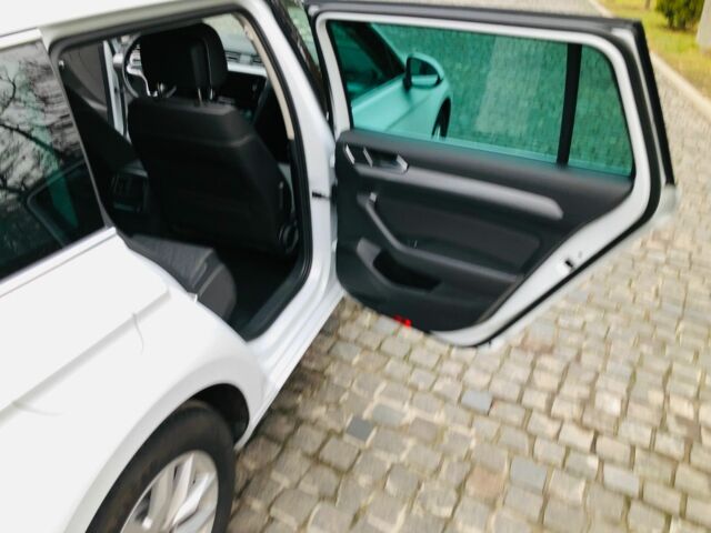 Білий Фольксваген Пассат Варіант, об'ємом двигуна 2 л та пробігом 235 тис. км за 22100 $, фото 4 на Automoto.ua