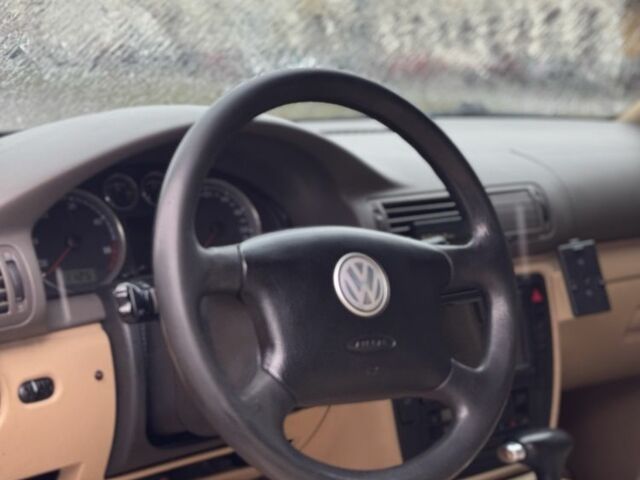 Бежевый Фольксваген Пассат Вариант, объемом двигателя 1.9 л и пробегом 300 тыс. км за 5650 $, фото 4 на Automoto.ua