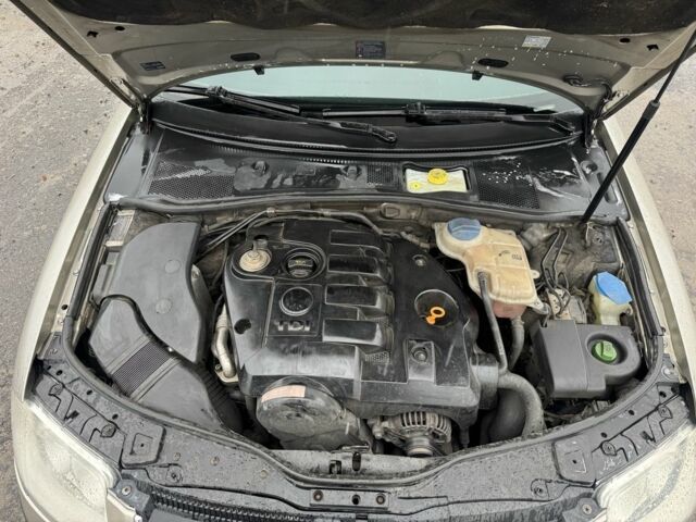 Бежевый Фольксваген Пассат Вариант, объемом двигателя 1.9 л и пробегом 300 тыс. км за 5650 $, фото 7 на Automoto.ua