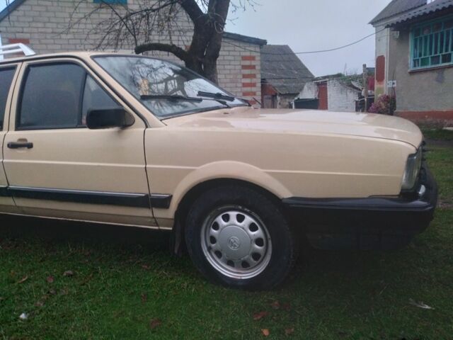 Бежевый Фольксваген Пассат Вариант, объемом двигателя 1 л и пробегом 200 тыс. км за 1050 $, фото 3 на Automoto.ua