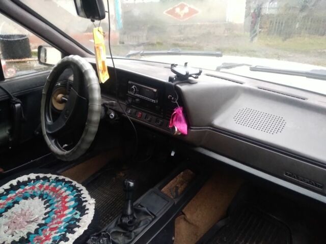 Бежевый Фольксваген Пассат Вариант, объемом двигателя 1 л и пробегом 200 тыс. км за 1050 $, фото 5 на Automoto.ua