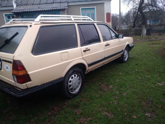 Бежевый Фольксваген Пассат Вариант, объемом двигателя 1 л и пробегом 200 тыс. км за 1050 $, фото 2 на Automoto.ua