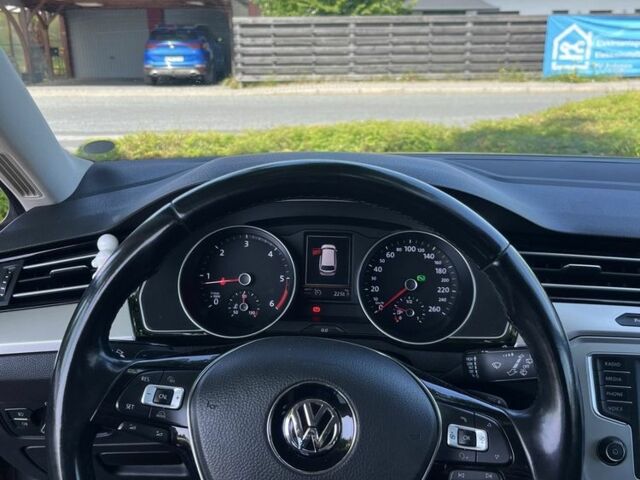 Бежевый Фольксваген Пассат Вариант, объемом двигателя 2 л и пробегом 255 тыс. км за 15119 $, фото 8 на Automoto.ua