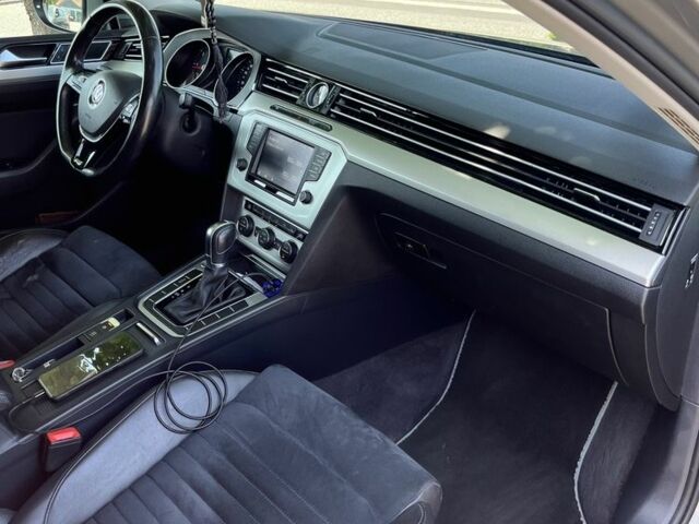 Бежевый Фольксваген Пассат Вариант, объемом двигателя 2 л и пробегом 255 тыс. км за 15119 $, фото 10 на Automoto.ua