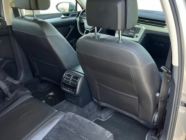 Бежевый Фольксваген Пассат Вариант, объемом двигателя 2 л и пробегом 255 тыс. км за 15119 $, фото 12 на Automoto.ua