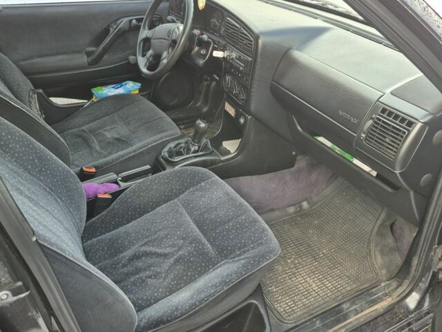 Черный Фольксваген Пассат Вариант, объемом двигателя 1.8 л и пробегом 397 тыс. км за 1662 $, фото 4 на Automoto.ua