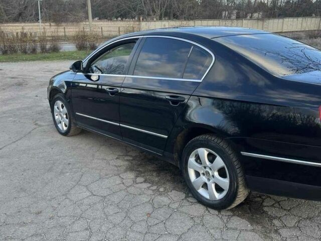 Чорний Фольксваген Пассат Варіант, об'ємом двигуна 1.6 л та пробігом 195 тис. км за 4700 $, фото 1 на Automoto.ua