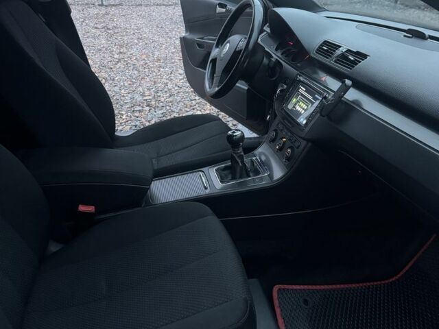 Черный Фольксваген Пассат Вариант, объемом двигателя 2 л и пробегом 317 тыс. км за 5450 $, фото 21 на Automoto.ua