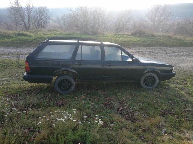 Черный Фольксваген Пассат Вариант, объемом двигателя 1 л и пробегом 500 тыс. км за 700 $, фото 2 на Automoto.ua