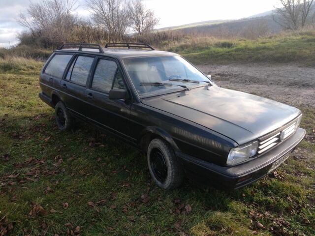 Черный Фольксваген Пассат Вариант, объемом двигателя 1 л и пробегом 500 тыс. км за 700 $, фото 1 на Automoto.ua