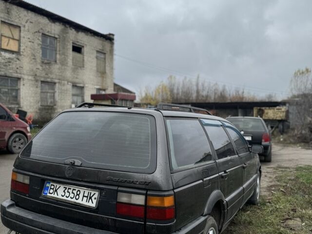 Черный Фольксваген Пассат Вариант, объемом двигателя 1.8 л и пробегом 300 тыс. км за 1500 $, фото 2 на Automoto.ua