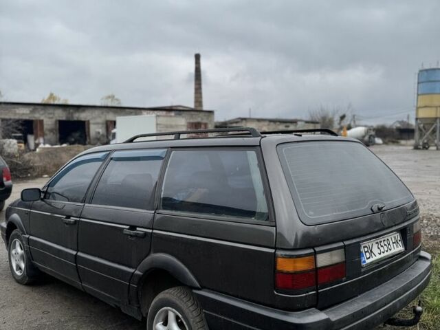 Черный Фольксваген Пассат Вариант, объемом двигателя 1.8 л и пробегом 300 тыс. км за 1500 $, фото 3 на Automoto.ua