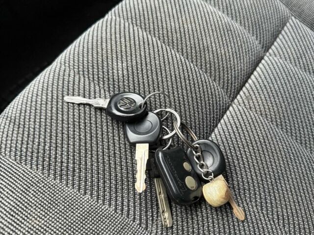 Черный Фольксваген Пассат Вариант, объемом двигателя 1.8 л и пробегом 326 тыс. км за 1350 $, фото 22 на Automoto.ua