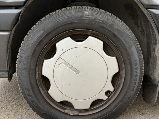 Черный Фольксваген Пассат Вариант, объемом двигателя 1.8 л и пробегом 326 тыс. км за 1350 $, фото 7 на Automoto.ua