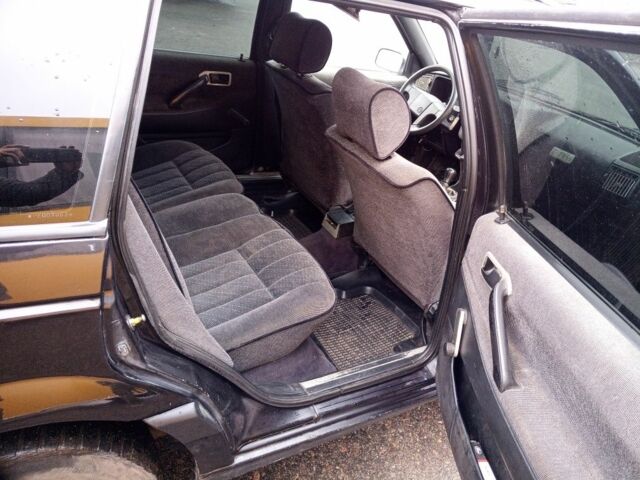 Черный Фольксваген Пассат Вариант, объемом двигателя 1.9 л и пробегом 333 тыс. км за 2500 $, фото 5 на Automoto.ua