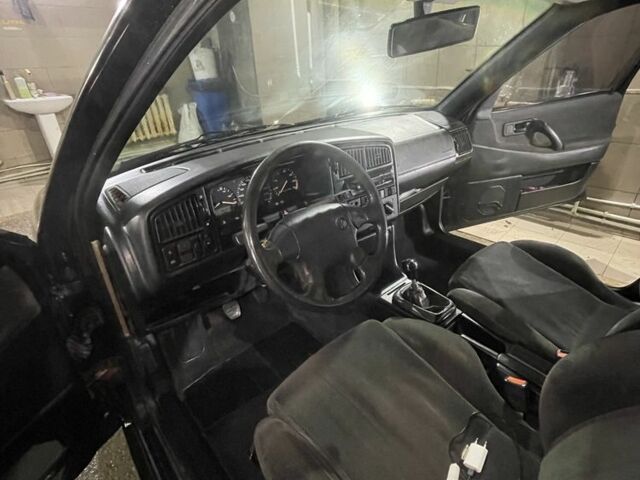 Черный Фольксваген Пассат Вариант, объемом двигателя 2 л и пробегом 328 тыс. км за 1799 $, фото 4 на Automoto.ua