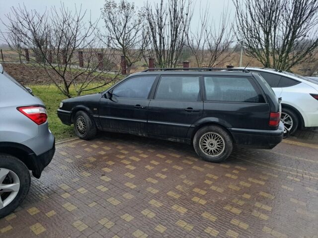 Черный Фольксваген Пассат Вариант, объемом двигателя 2 л и пробегом 222 тыс. км за 1000 $, фото 1 на Automoto.ua