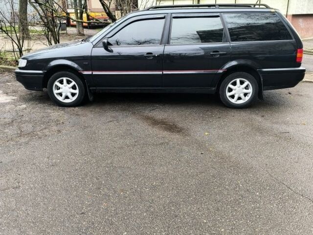 Чорний Фольксваген Пассат Варіант, об'ємом двигуна 2 л та пробігом 300 тис. км за 2800 $, фото 2 на Automoto.ua