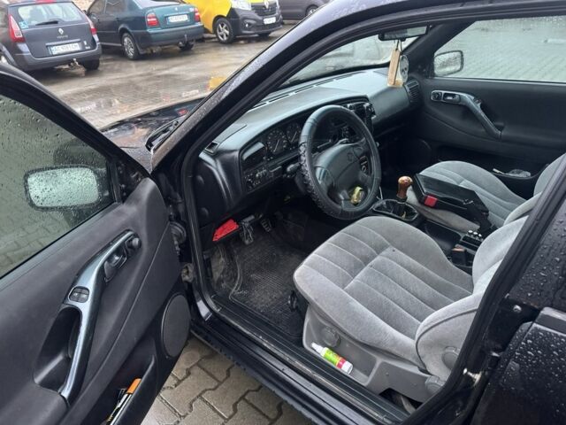 Черный Фольксваген Пассат Вариант, объемом двигателя 1.8 л и пробегом 300 тыс. км за 2300 $, фото 4 на Automoto.ua