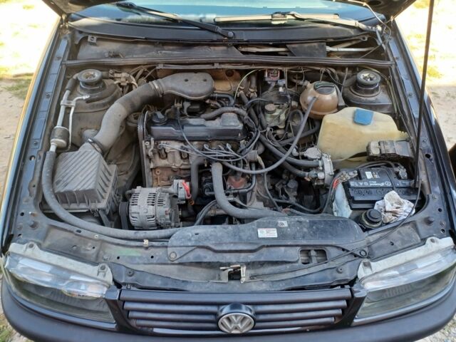 Чорний Фольксваген Пассат Варіант, об'ємом двигуна 1.8 л та пробігом 300 тис. км за 2950 $, фото 4 на Automoto.ua