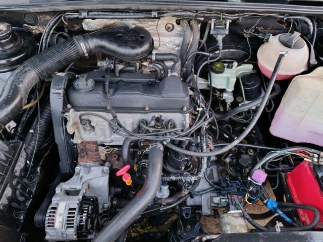 Черный Фольксваген Пассат Вариант, объемом двигателя 1.8 л и пробегом 300 тыс. км за 3000 $, фото 1 на Automoto.ua