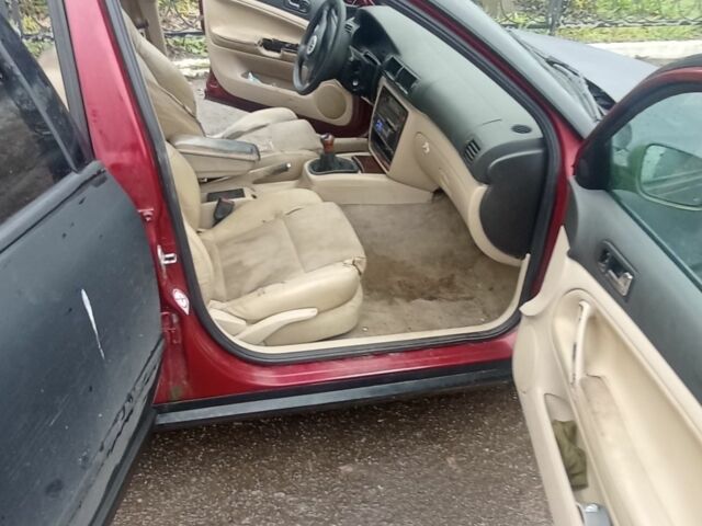 Черный Фольксваген Пассат Вариант, объемом двигателя 1.8 л и пробегом 300 тыс. км за 1200 $, фото 3 на Automoto.ua