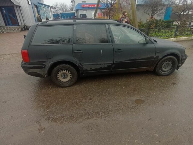 Черный Фольксваген Пассат Вариант, объемом двигателя 1.8 л и пробегом 300 тыс. км за 1200 $, фото 7 на Automoto.ua