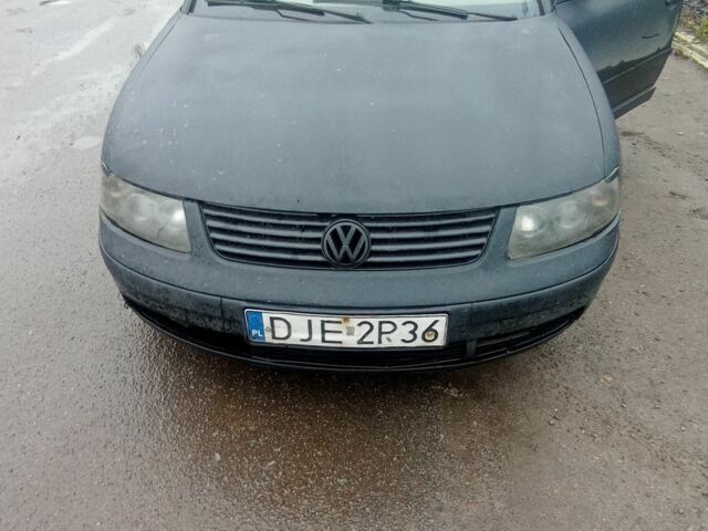 Черный Фольксваген Пассат Вариант, объемом двигателя 1.8 л и пробегом 300 тыс. км за 1200 $, фото 4 на Automoto.ua